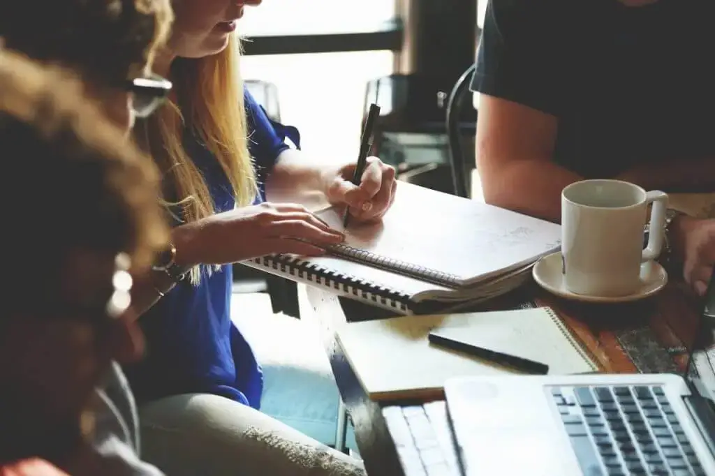 people-woman-coffee-meeting-e1712570473288-1024x682-1